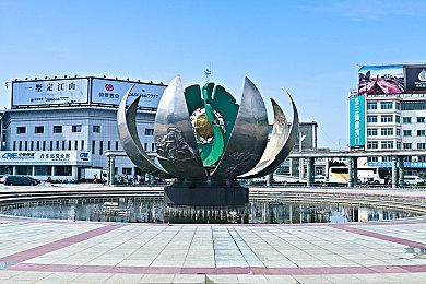 Xbox负责人菲尔·斯宾塞达成《吸血鬼幸存者》全成就：游戏很棒